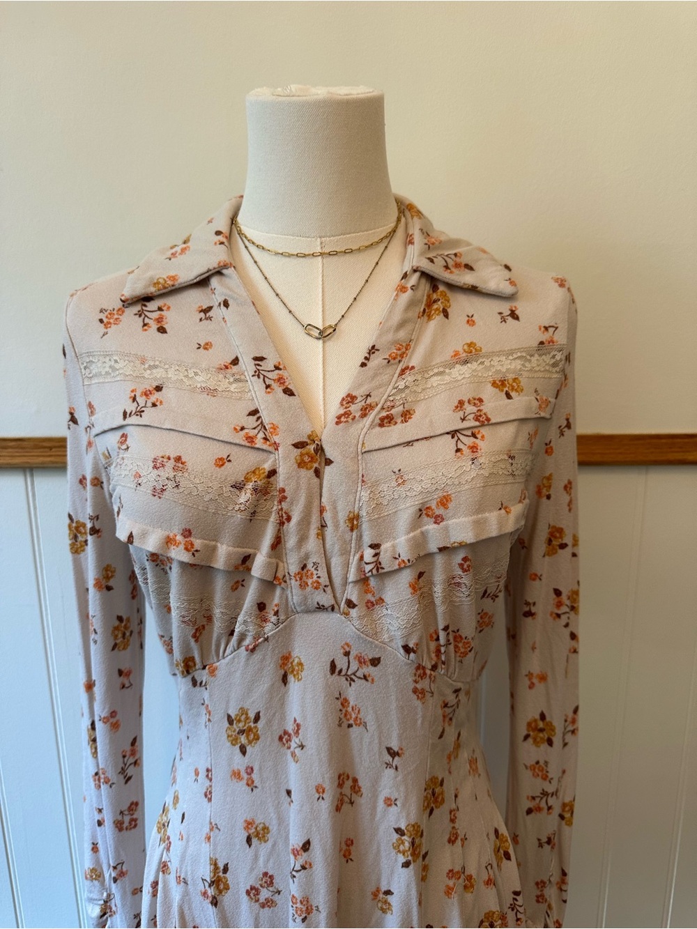 Free People Floral Button-Front Long Sleeve Dress in Light Beige - Picture 3 of 9